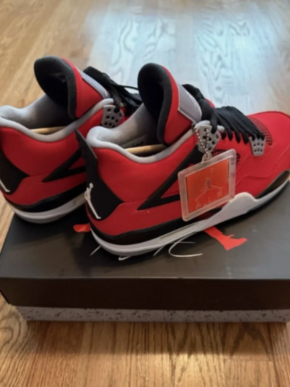 Jordan 4 Retro ’Toro Bravo’